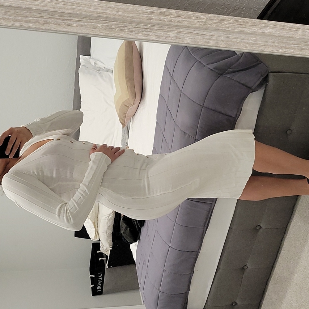 Dresses - Picture 3 of 4